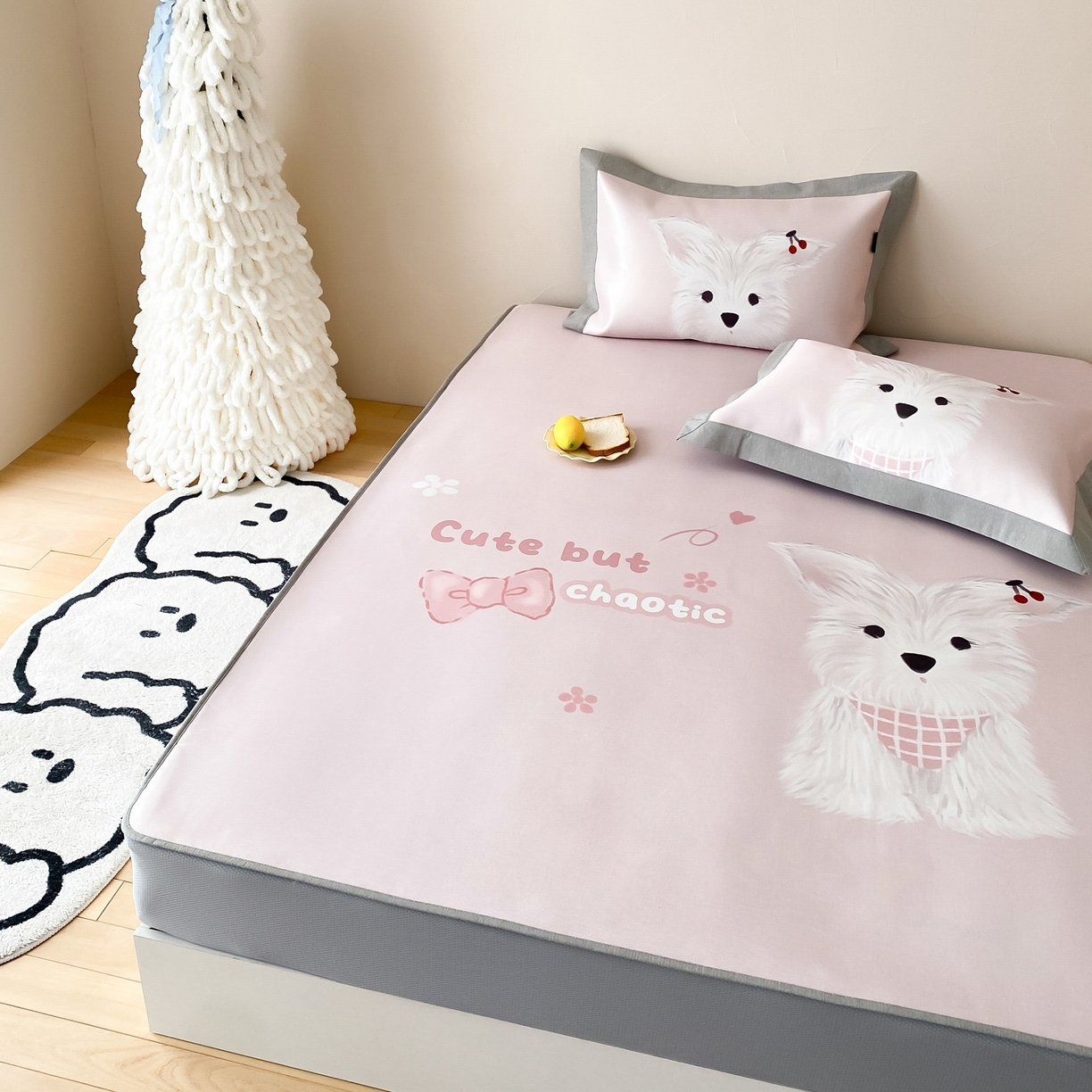 91家纺网 家纺一手货源 找家纺 三味舒屋 2026新款软萌时光系列卡通A类抗菌防螨凉感印花冰丝凉席（床笠款） 樱桃小白