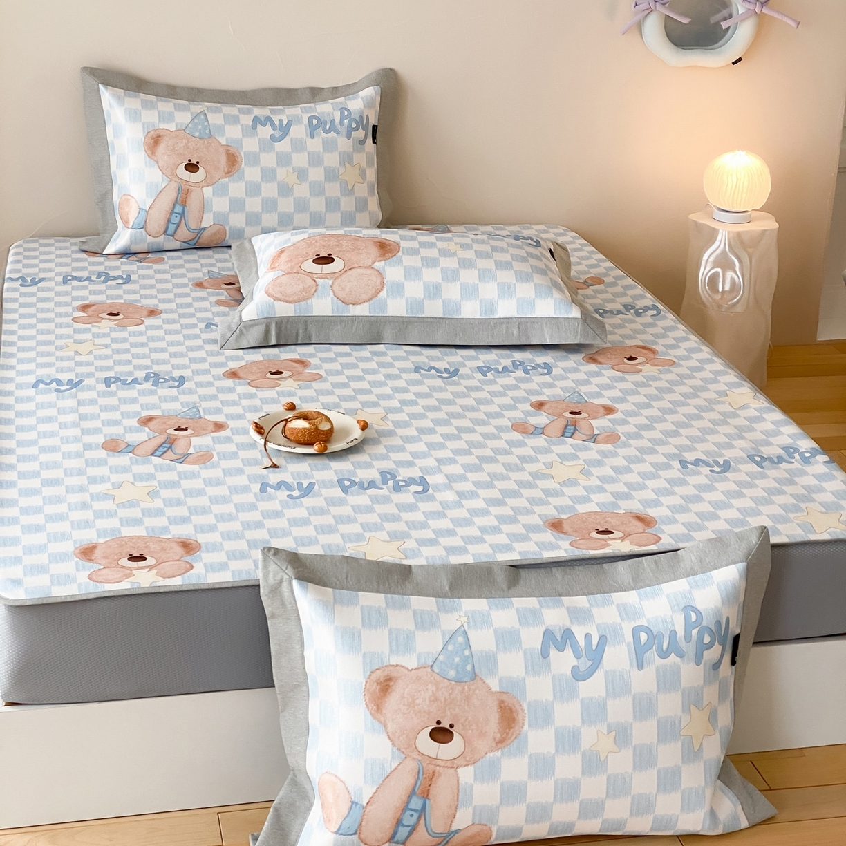 91家纺网 家纺一手货源 找家纺 三味舒屋 2026新款软萌时光系列卡通A类抗菌防螨凉感印花冰丝凉席（床笠款） 星语贝比