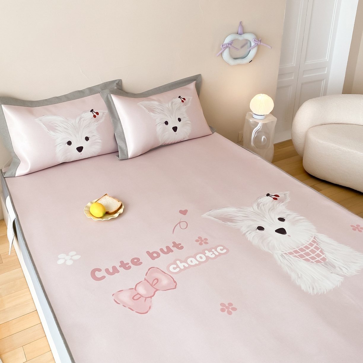 91家纺网 家纺一手货源 找家纺 三味舒屋 2026新款软萌时光系列卡通A类抗菌防螨凉感印花冰丝凉席（床笠款） 樱桃小白