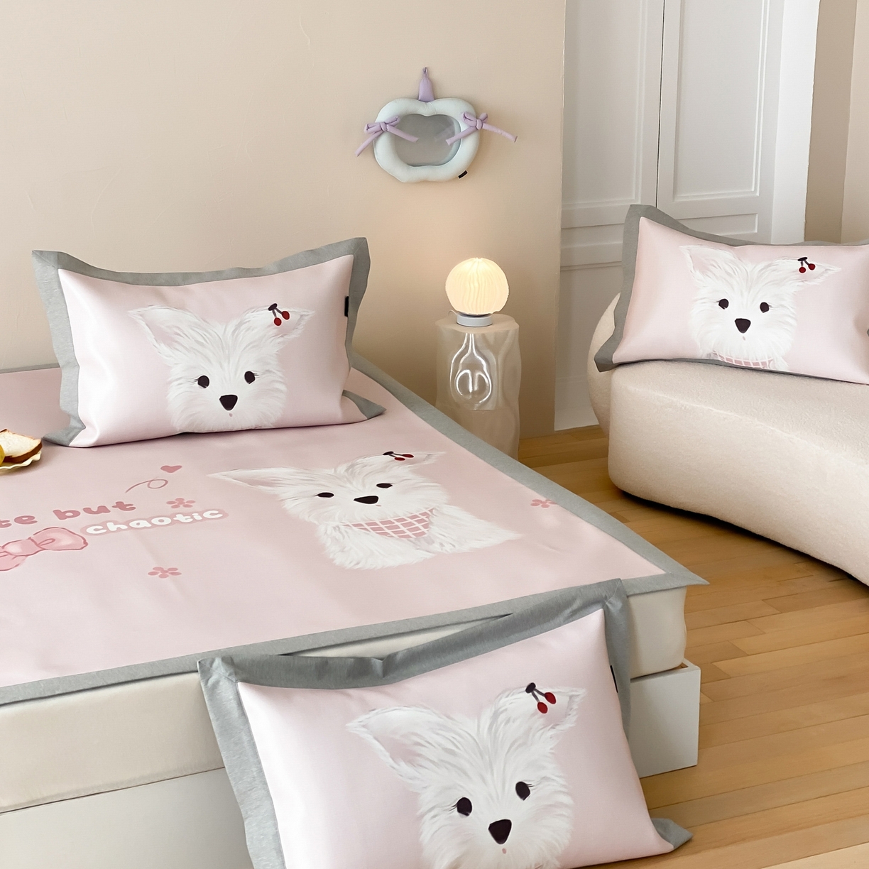 91家纺网 家纺一手货源 找家纺 三味舒屋 2026新款软萌时光系列卡通A类抗菌防螨凉感印花冰丝凉席 樱桃小白