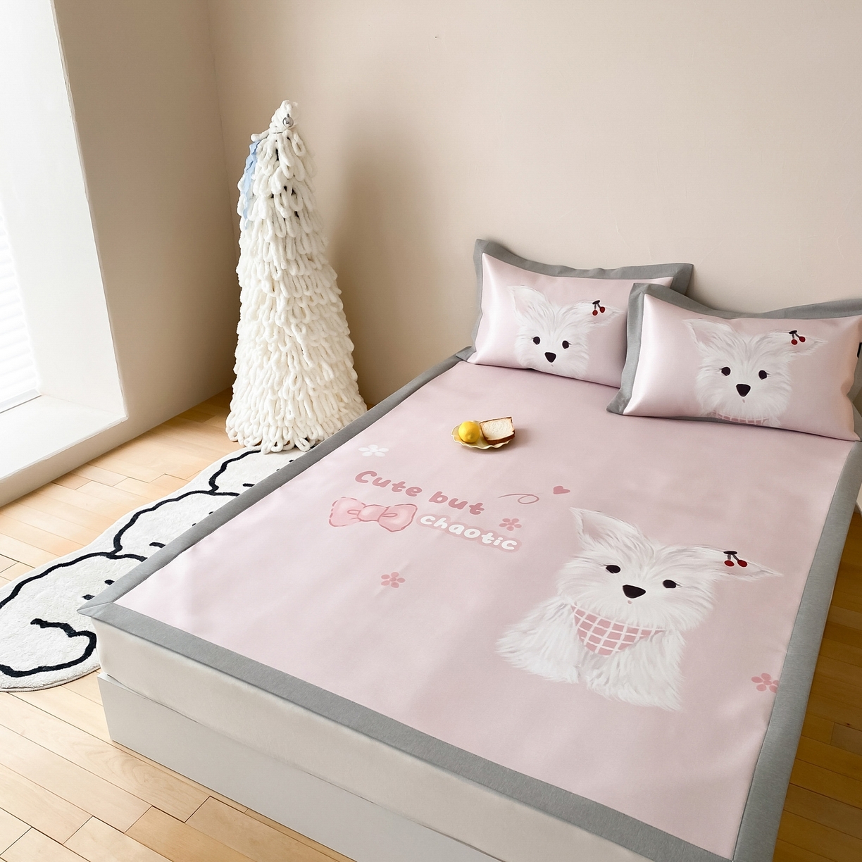 91家纺网 家纺一手货源 找家纺 三味舒屋 2026新款软萌时光系列卡通A类抗菌防螨凉感印花冰丝凉席 樱桃小白