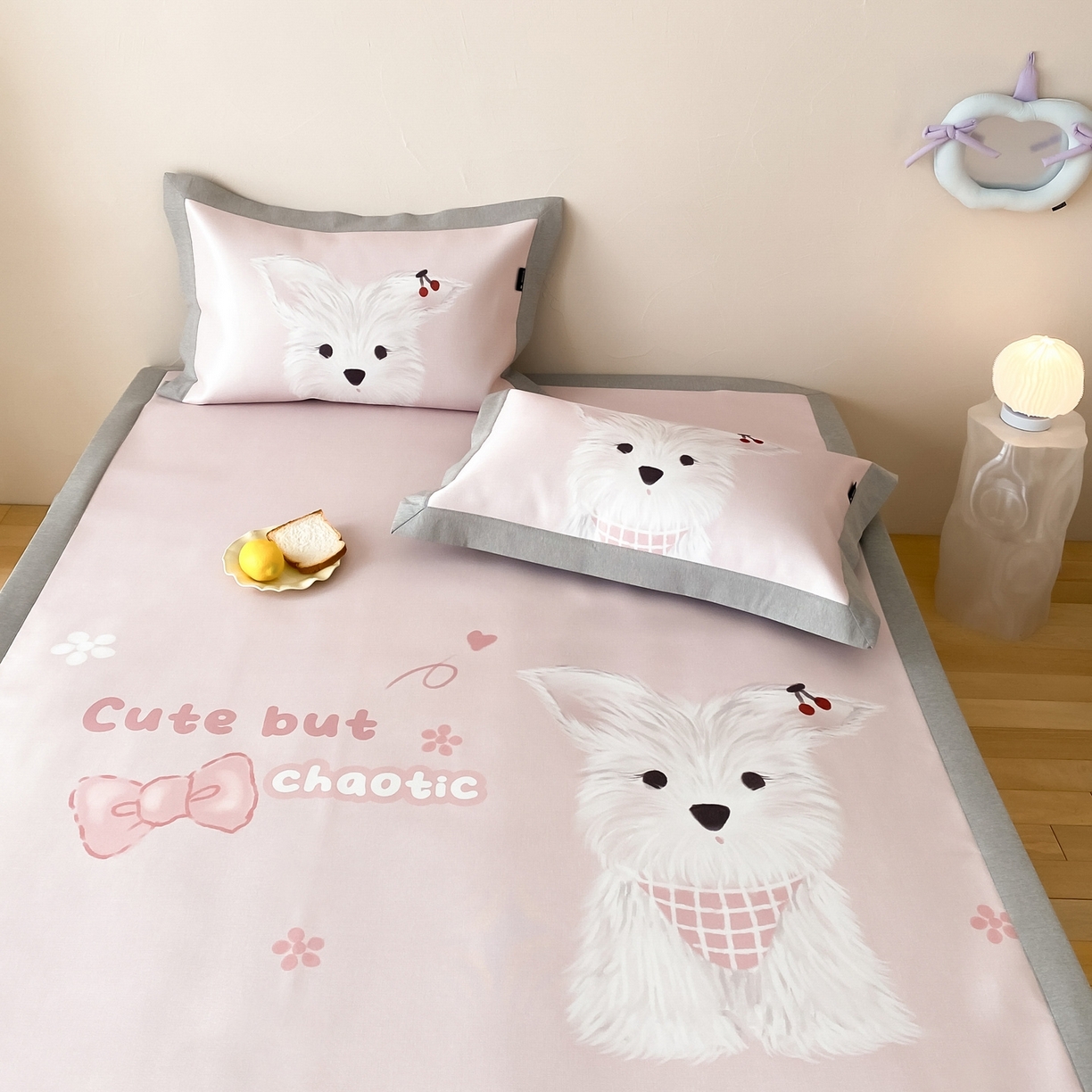 91家纺网 家纺一手货源 找家纺 三味舒屋 2026新款软萌时光系列卡通A类抗菌防螨凉感印花冰丝凉席 樱桃小白