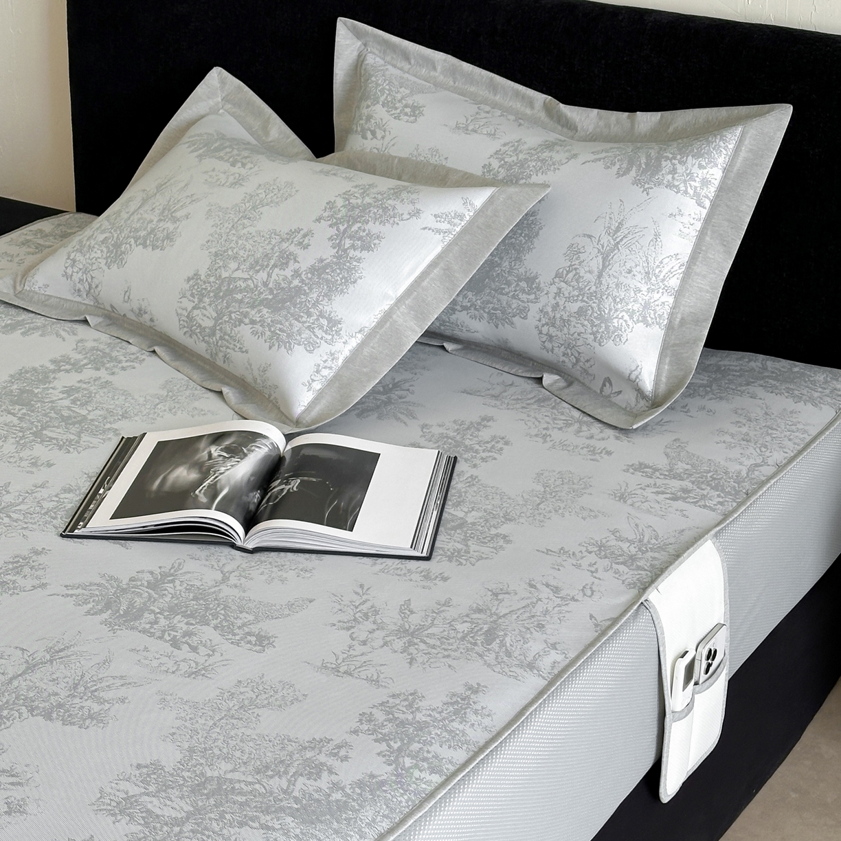 91家纺网 家纺一手货源 找家纺 （总）三味舒屋 2026新款A类抗菌防螨凉感提花冰丝凉席（床笠款）