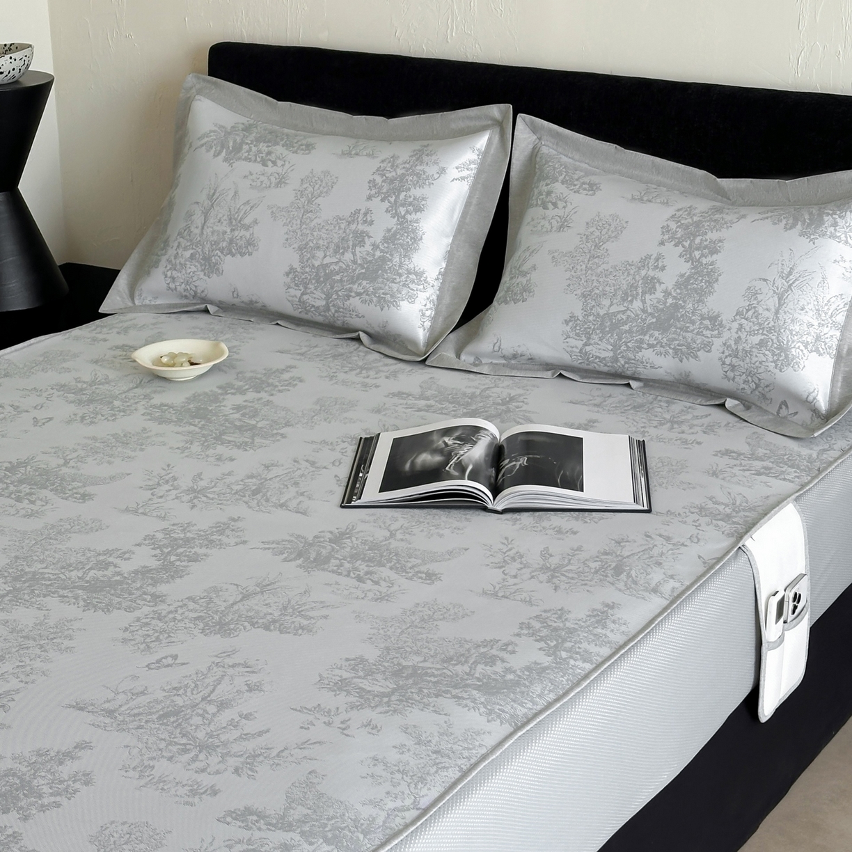 91家纺网 家纺一手货源 找家纺 （总）三味舒屋 2026新款A类抗菌防螨凉感提花冰丝凉席（床笠款）