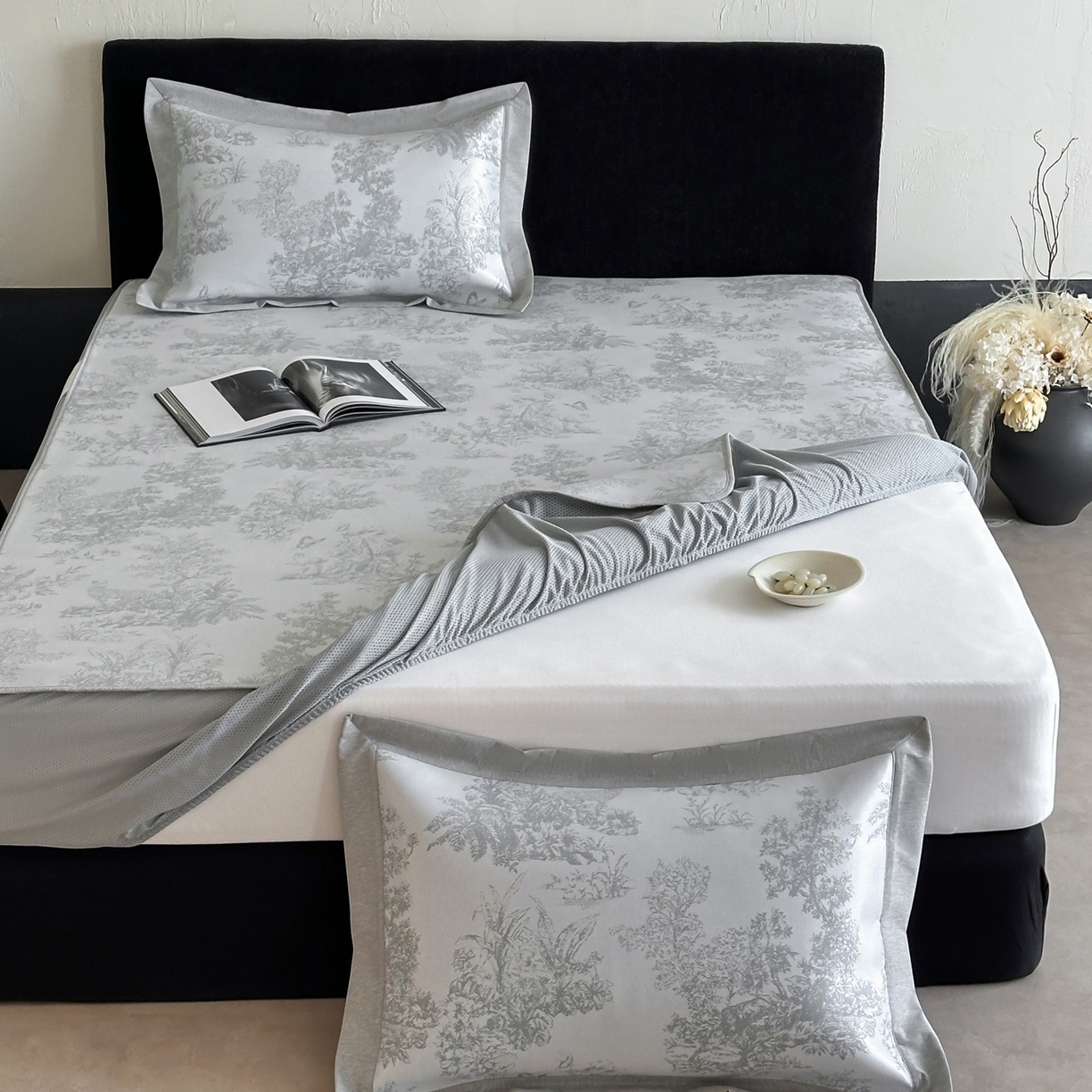 91家纺网 家纺一手货源 找家纺 三味舒屋 2026新款A类抗菌防螨凉感提花冰丝凉席（床笠款） 西雅图灰