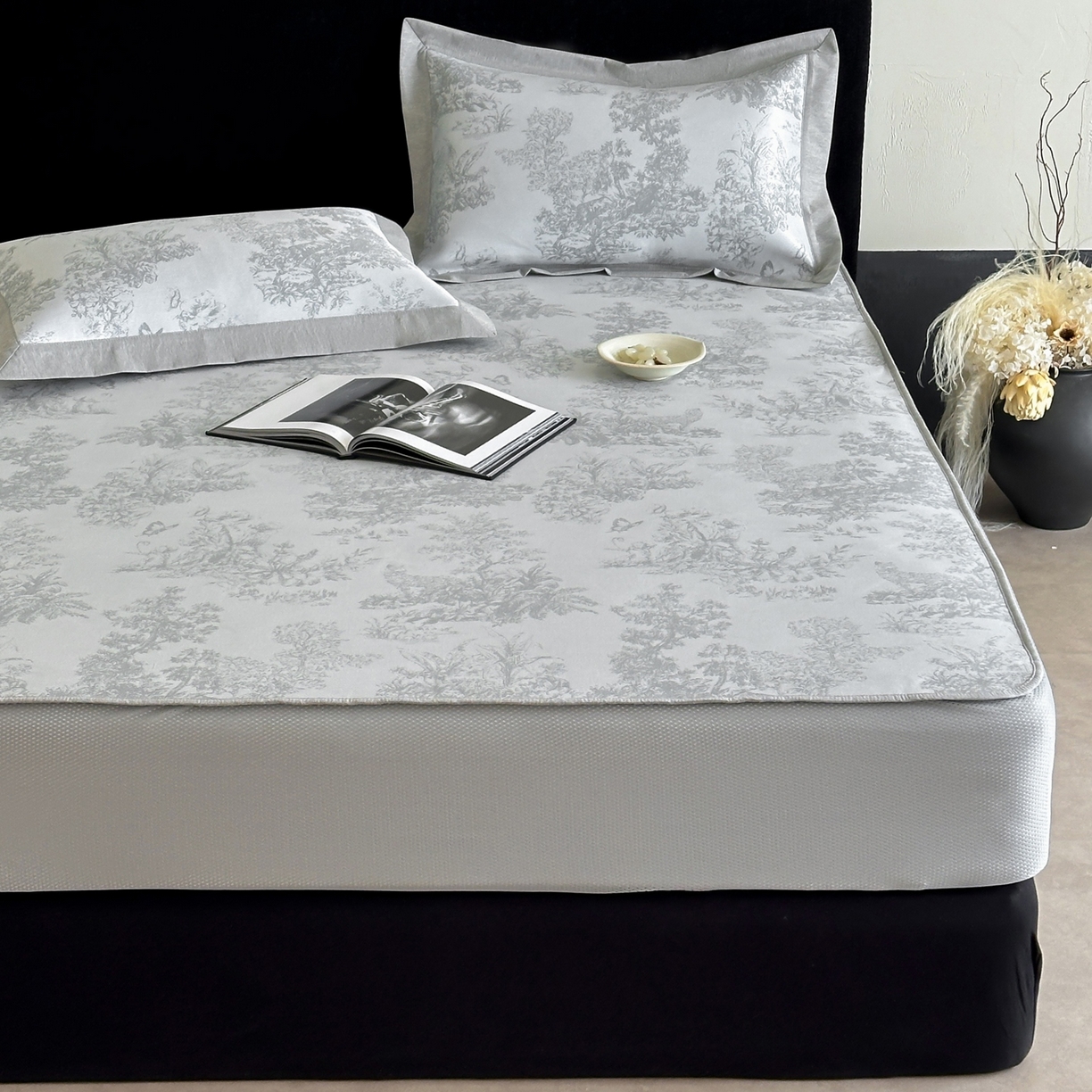 91家纺网 家纺一手货源 找家纺 三味舒屋 2026新款A类抗菌防螨凉感提花冰丝凉席（床笠款） 西雅图灰