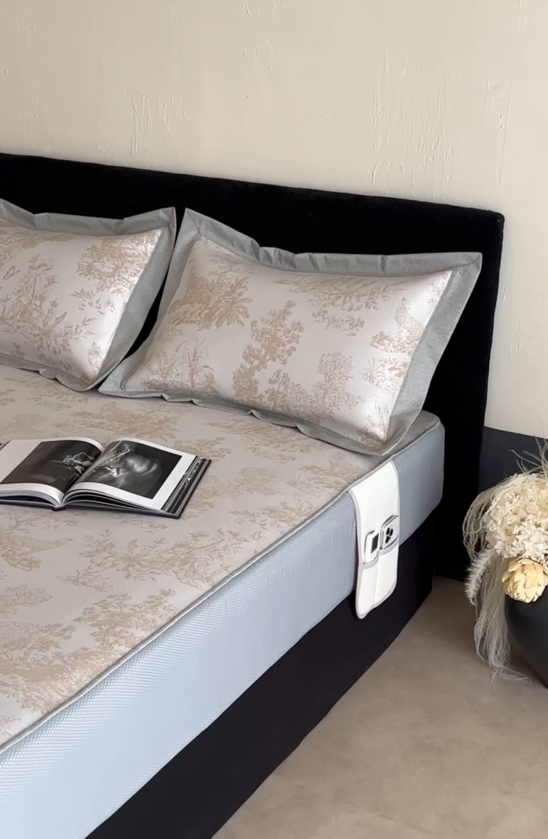 91家纺网 家纺一手货源 找家纺 三味舒屋 2026新款A类抗菌防螨凉感提花冰丝凉席（床笠款） 西雅图咖