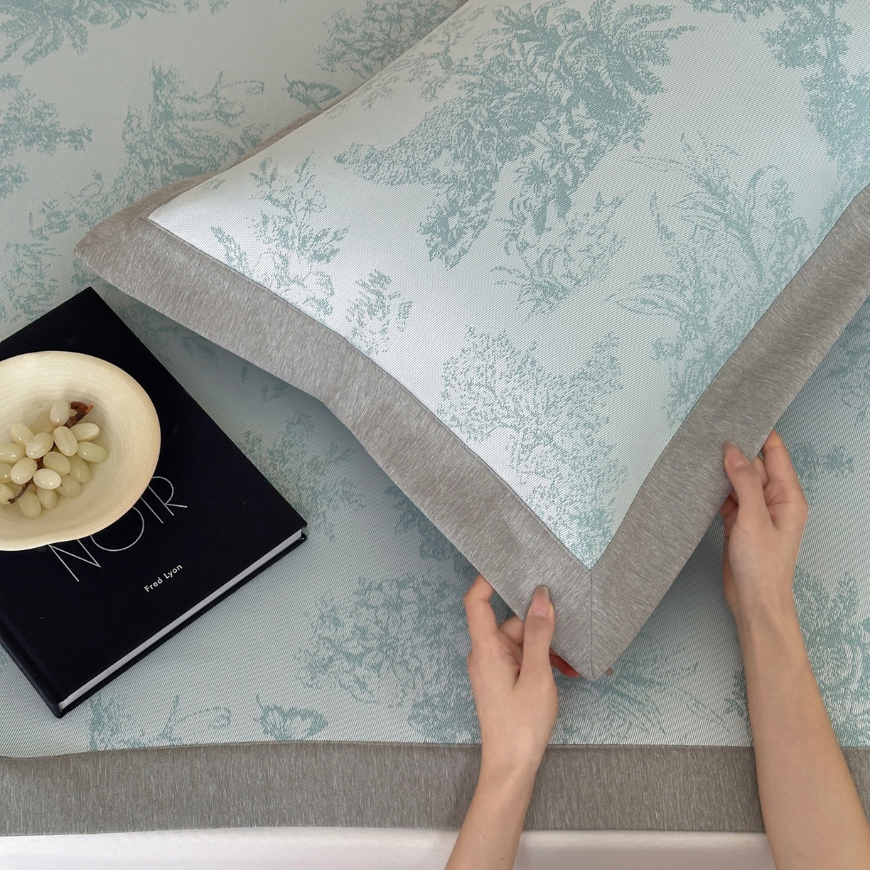 91家纺网 家纺一手货源 找家纺 三味舒屋 2026新款A类抗菌防螨凉感提花冰丝凉席 西雅图绿床席