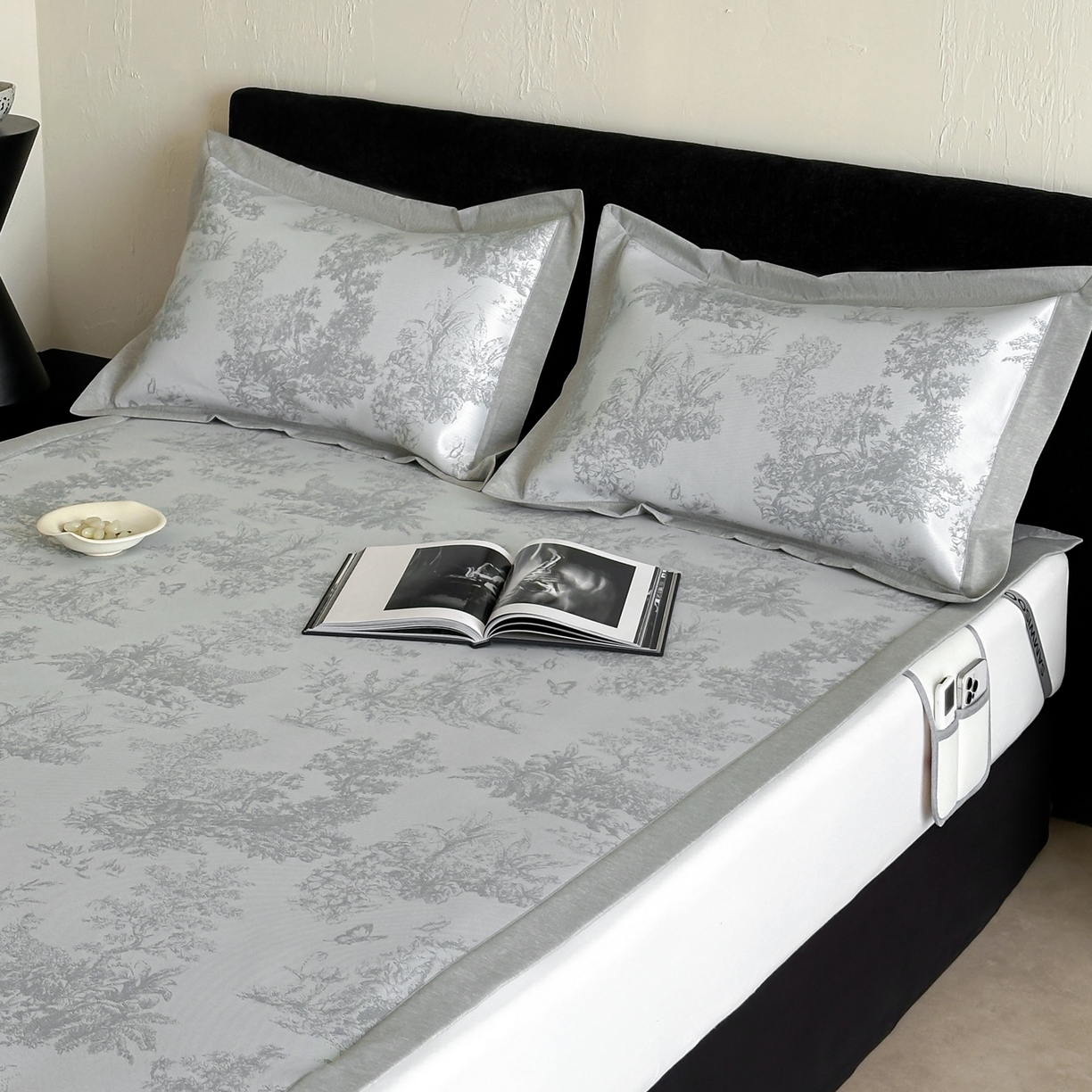 91家纺网 家纺一手货源 找家纺 三味舒屋 2026新款A类抗菌防螨凉感提花冰丝凉席 西雅图灰