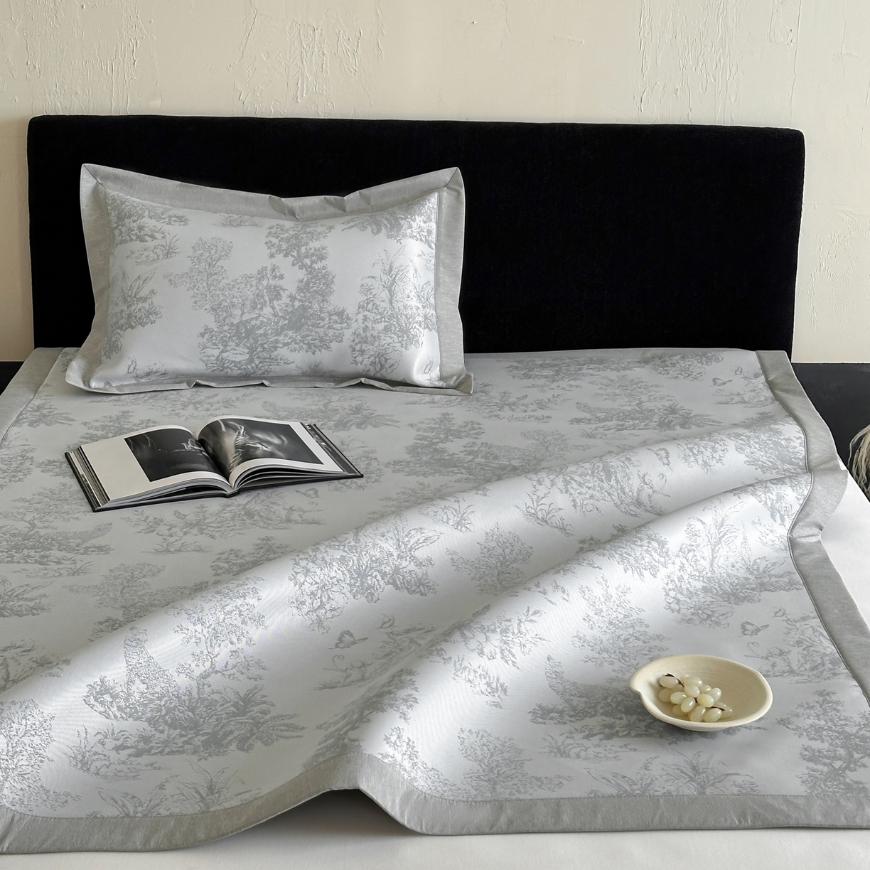 91家纺网 家纺一手货源 找家纺 三味舒屋 2026新款A类抗菌防螨凉感提花冰丝凉席 西雅图灰