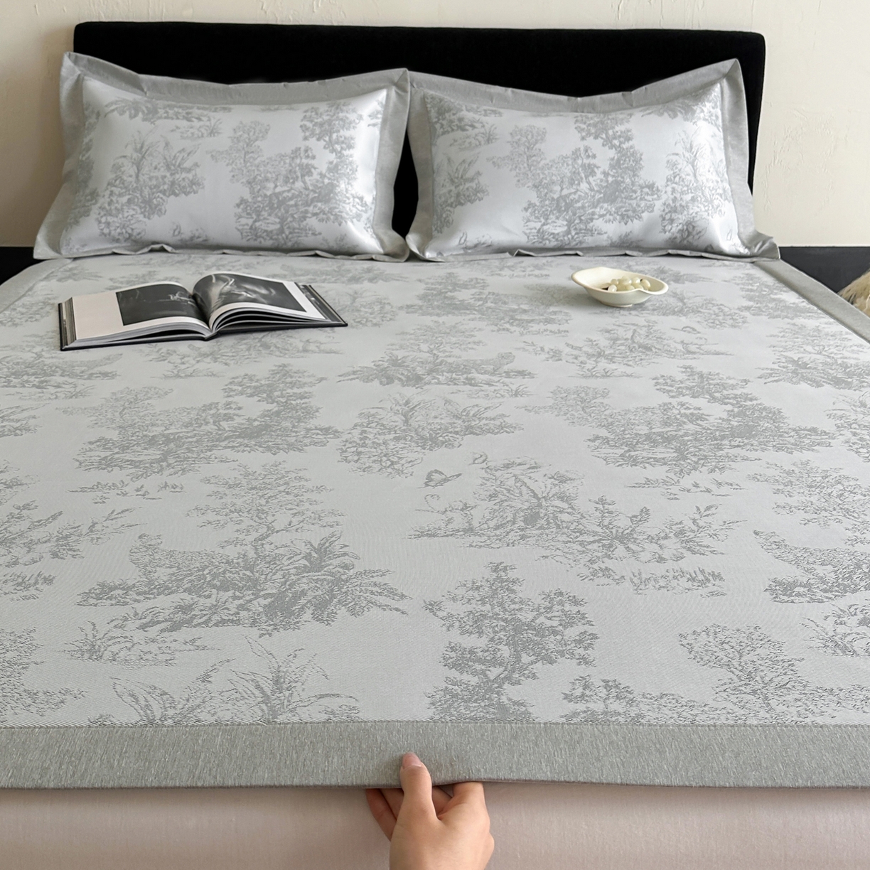 91家纺网 家纺一手货源 找家纺 三味舒屋 2026新款A类抗菌防螨凉感提花冰丝凉席 西雅图灰