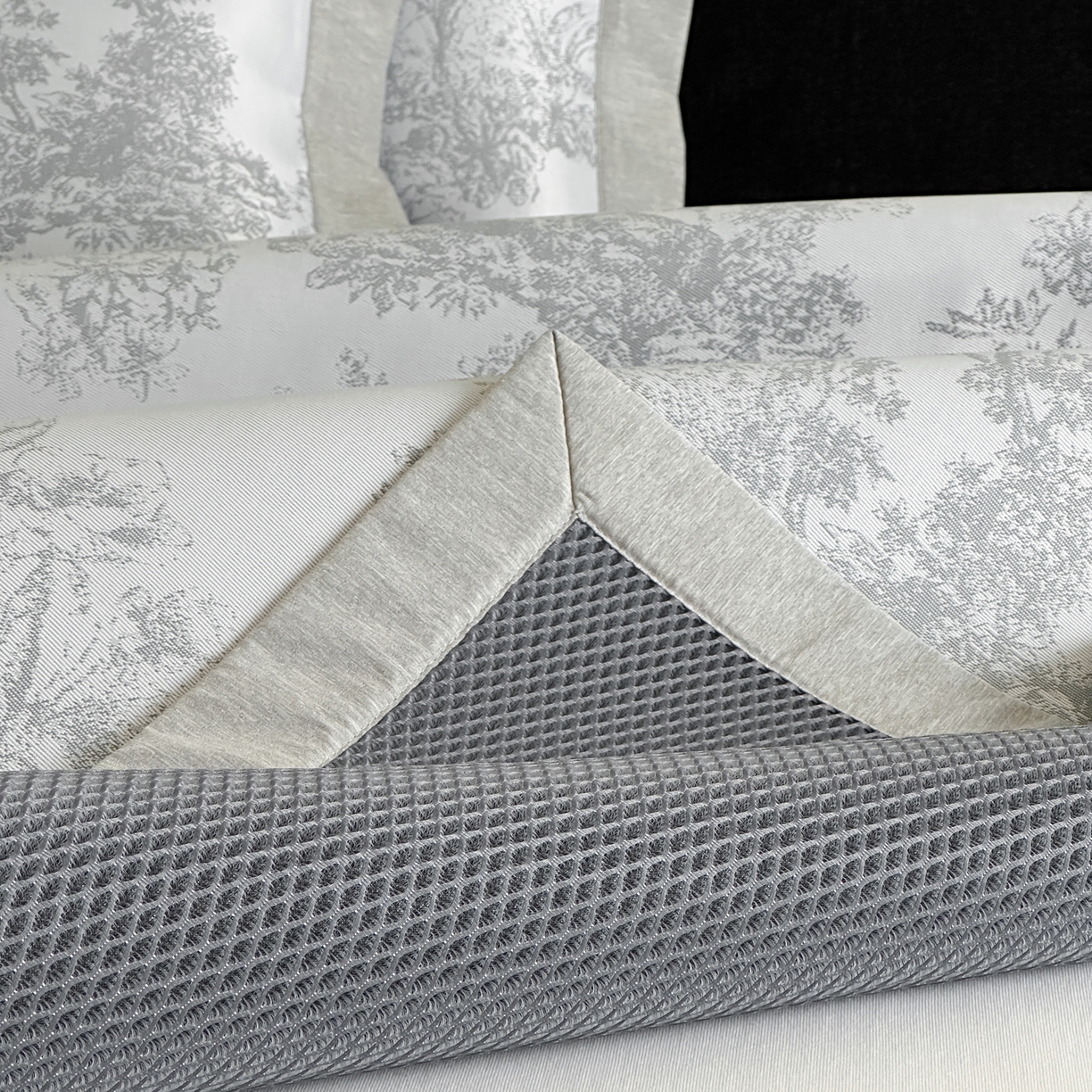 91家纺网 家纺一手货源 找家纺 三味舒屋 2026新款A类抗菌防螨凉感提花冰丝凉席 西雅图灰