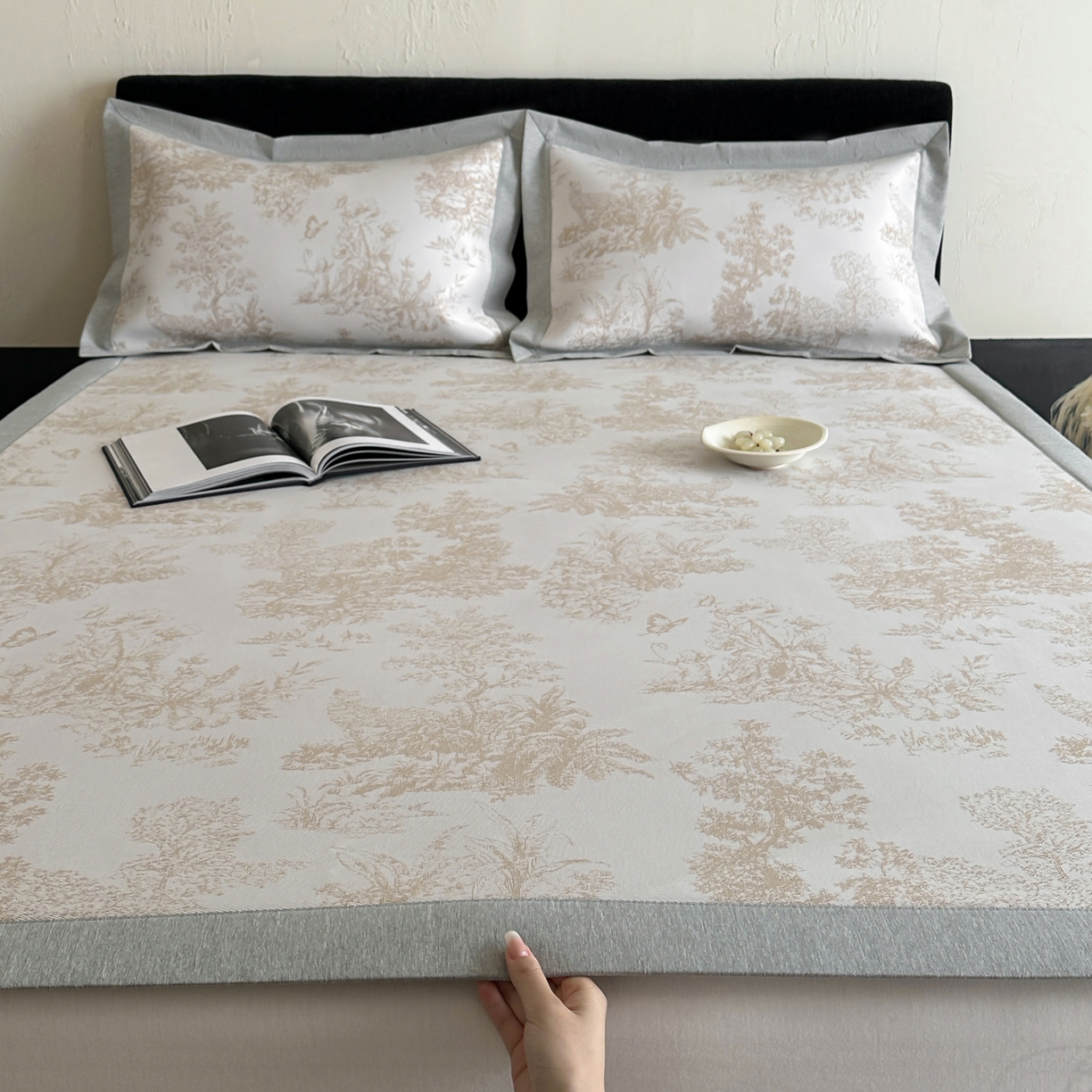 91家纺网 家纺一手货源 找家纺 三味舒屋 2026新款A类抗菌防螨凉感提花冰丝凉席 西雅图咖