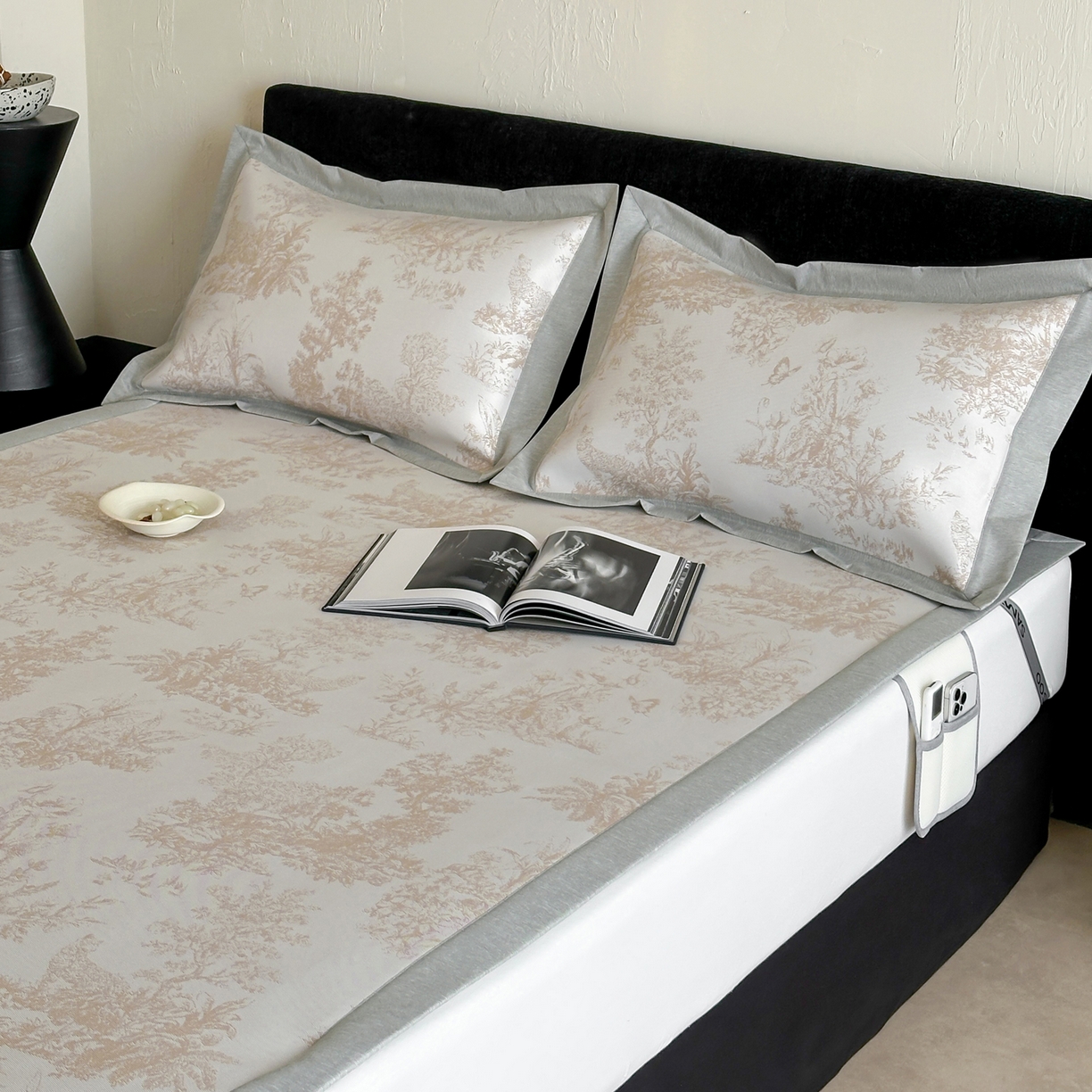 91家纺网 家纺一手货源 找家纺 三味舒屋 2026新款A类抗菌防螨凉感提花冰丝凉席 西雅图咖