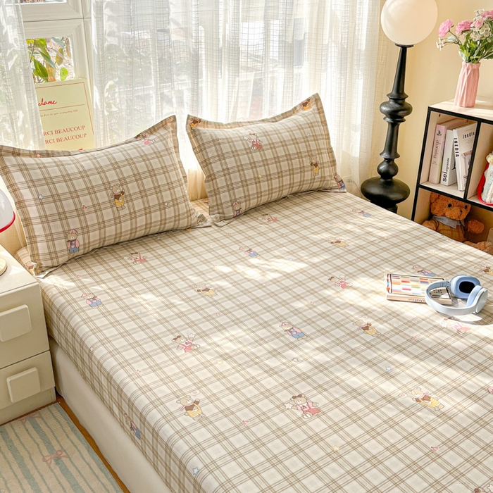 91家纺网 家纺一手货源 找家纺 好亿来家纺 2026新款全棉纯棉印花小清新床笠单件床笠单品单床笠 格纹小熊