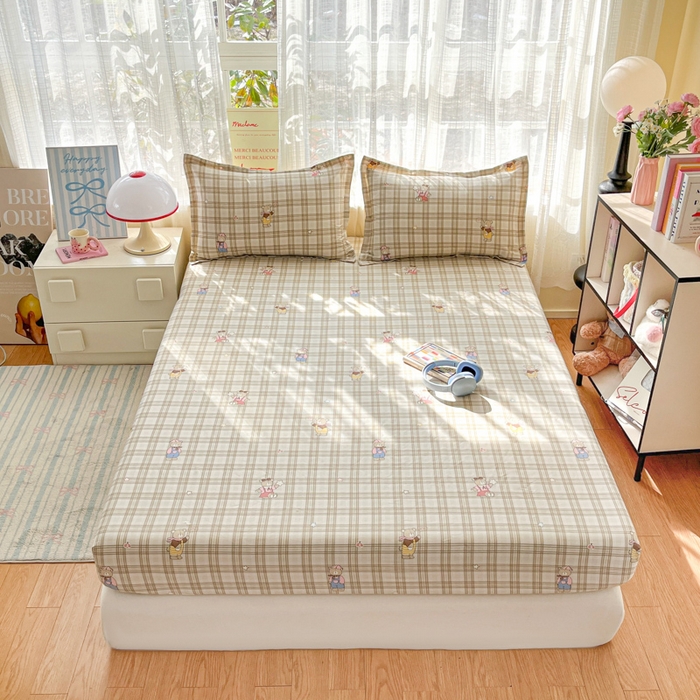 91家纺网 家纺一手货源 找家纺 好亿来家纺 2026新款全棉纯棉印花小清新床笠单件床笠单品单床笠 格纹小熊