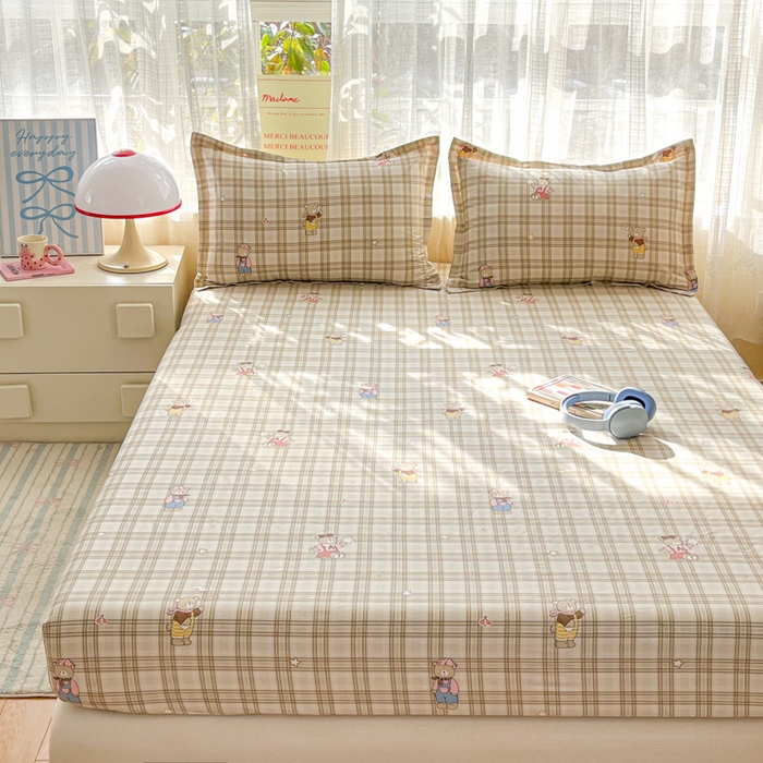 91家纺网 家纺一手货源 找家纺 好亿来家纺 2026新款全棉纯棉印花小清新床笠单件床笠单品单床笠 格纹小熊