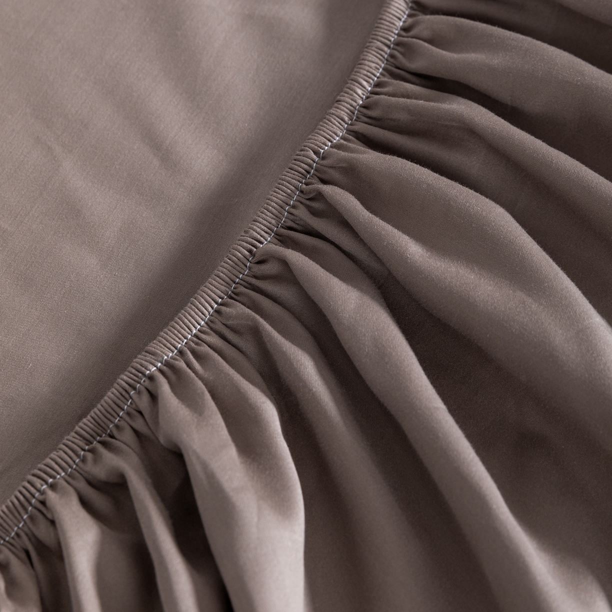 91家纺网 家纺一手货源 找家纺 梵心家纺 2026新款60s长绒棉全棉纯棉床笠单品床笠单件 烟栗棕