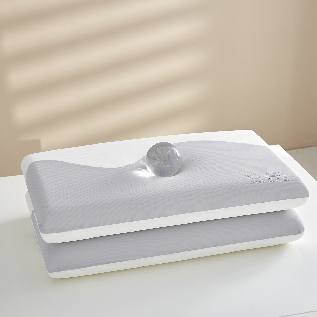 91家纺网 家纺一手货源 找家纺 织布人 2026新款记忆枕夏季凉感云朵呼吸双拼零压慢回弹记忆棉枕头枕芯 凉感云朵呼吸记忆枕-灰白色