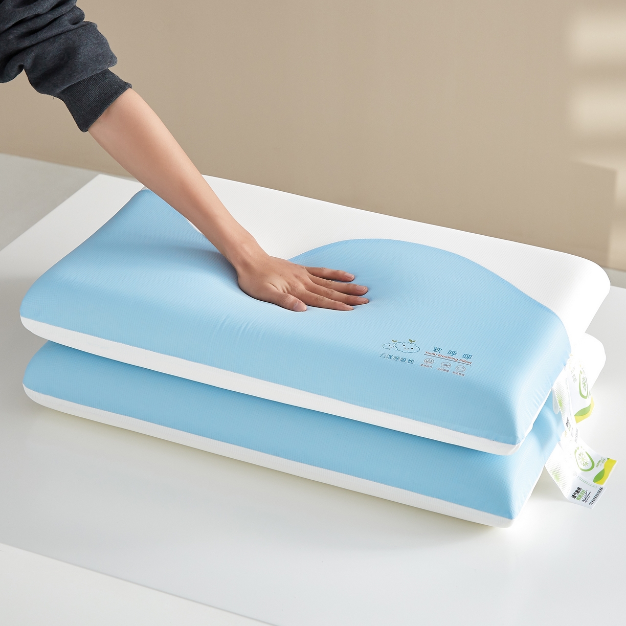 91家纺网 家纺一手货源 找家纺 织布人 2026新款记忆枕夏季凉感云朵呼吸双拼零压慢回弹记忆棉枕头枕芯 凉感云朵呼吸记忆枕-蓝白色