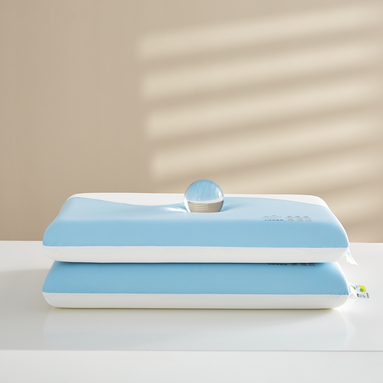 91家纺网 家纺一手货源 找家纺 织布人 2026新款记忆枕夏季凉感云朵呼吸双拼零压慢回弹记忆棉枕头枕芯 凉感云朵呼吸记忆枕-蓝白色