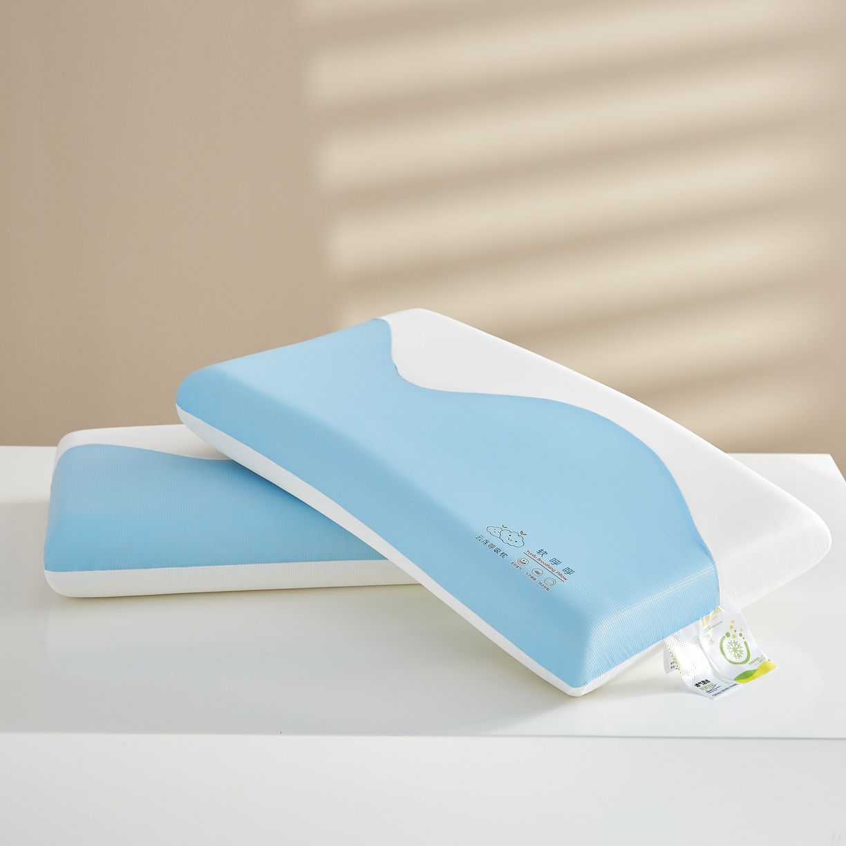 91家纺网 家纺一手货源 找家纺 织布人 2026新款记忆枕夏季凉感云朵呼吸双拼零压慢回弹记忆棉枕头枕芯 凉感云朵呼吸记忆枕-蓝白色