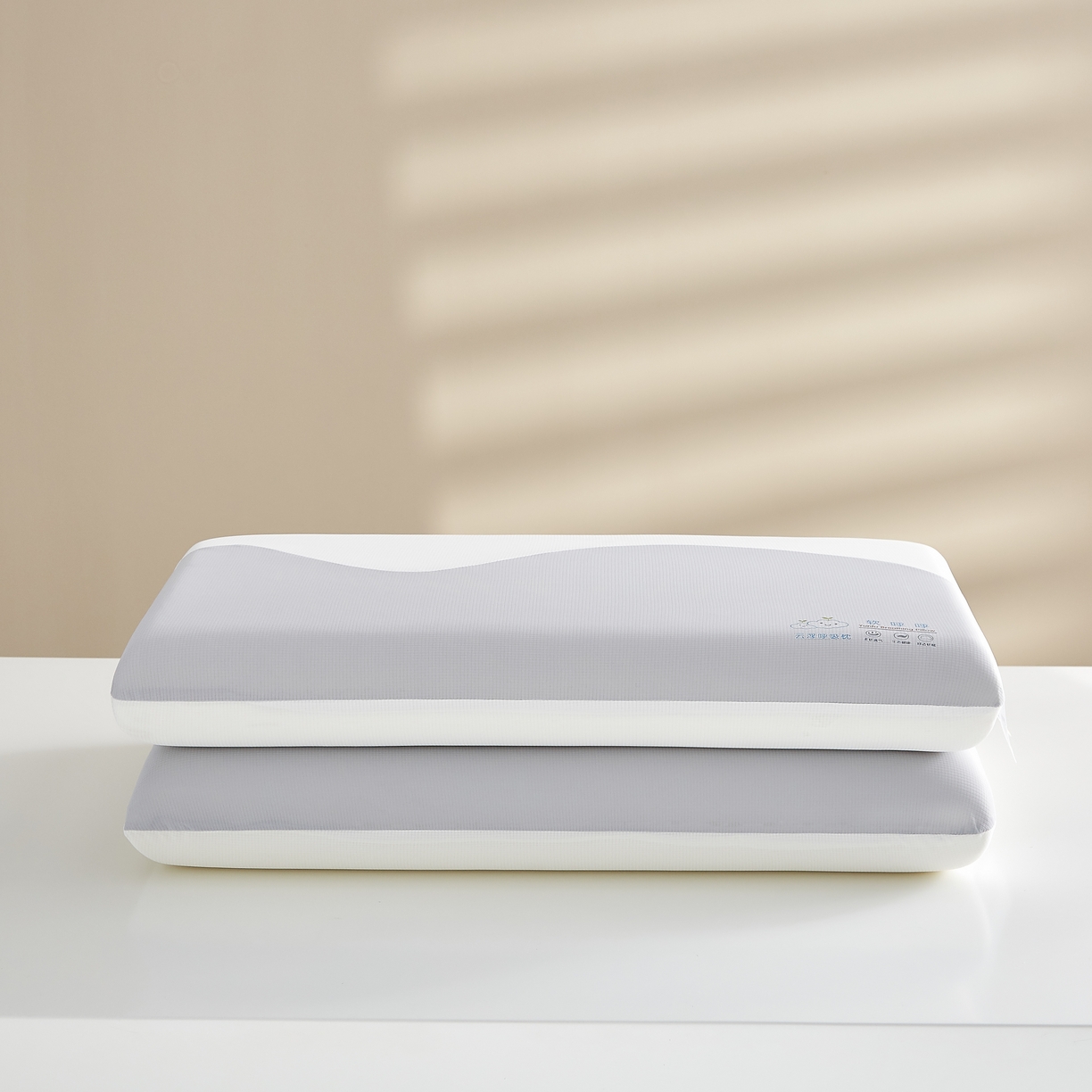 91家纺网 家纺一手货源 找家纺 织布人 2026新款记忆枕夏季凉感云朵呼吸双拼零压慢回弹记忆棉枕头枕芯 凉感云朵呼吸记忆枕-灰白色