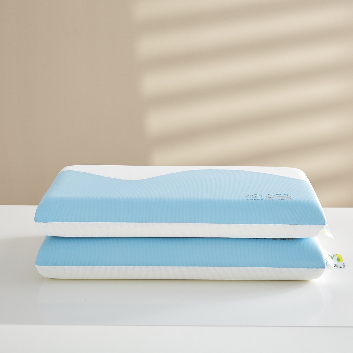 91家纺网 家纺一手货源 找家纺 织布人 2026新款记忆枕夏季凉感云朵呼吸双拼零压慢回弹记忆棉枕头枕芯 凉感云朵呼吸记忆枕-蓝白色