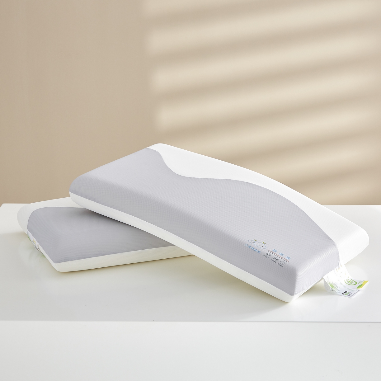 91家纺网 家纺一手货源 找家纺 织布人 2026新款记忆枕夏季凉感云朵呼吸双拼零压慢回弹记忆棉枕头枕芯 凉感云朵呼吸记忆枕-灰白色