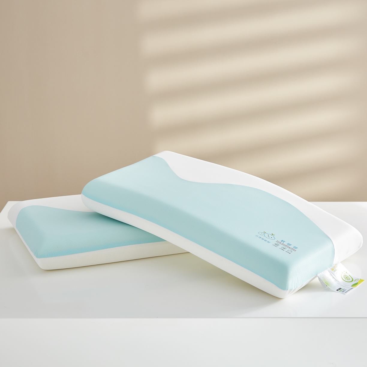 91家纺网 家纺一手货源 找家纺 织布人 2026新款记忆枕夏季凉感云朵呼吸双拼零压慢回弹记忆棉枕头枕芯 凉感云朵呼吸记忆枕-绿白色