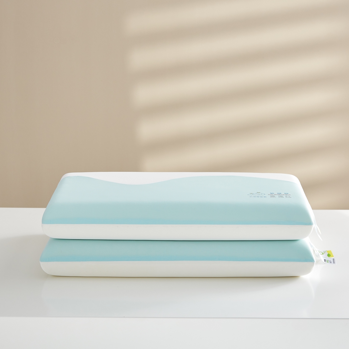 91家纺网 家纺一手货源 找家纺 织布人 2026新款记忆枕夏季凉感云朵呼吸双拼零压慢回弹记忆棉枕头枕芯 凉感云朵呼吸记忆枕-绿白色