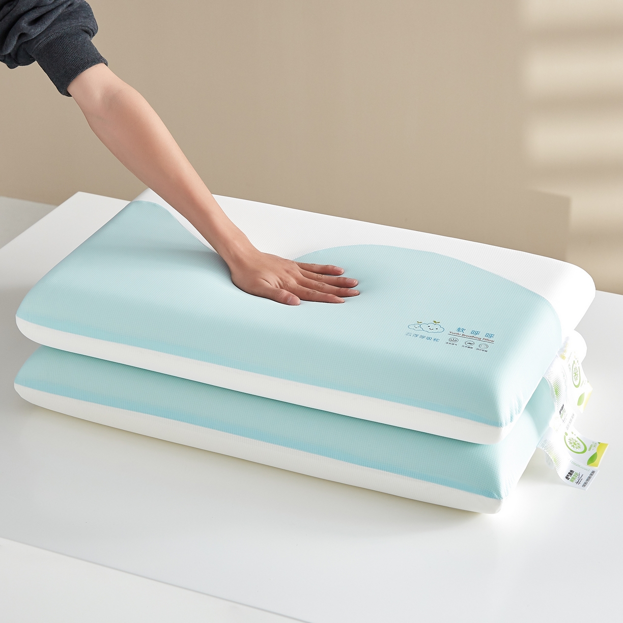 91家纺网 家纺一手货源 找家纺 织布人 2026新款记忆枕夏季凉感云朵呼吸双拼零压慢回弹记忆棉枕头枕芯 凉感云朵呼吸记忆枕-绿白色