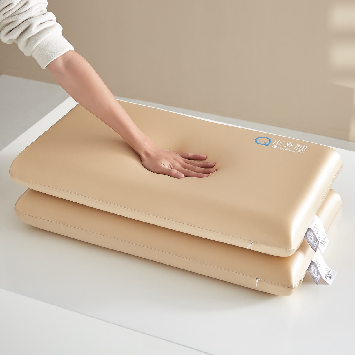 91家纺网 家纺一手货源 找家纺 织布人 2026新款记忆枕夏季凉感A类云柔水光枕零压力慢回弹记忆枕头枕芯 凉感丝A类云柔水光记忆枕-卡其