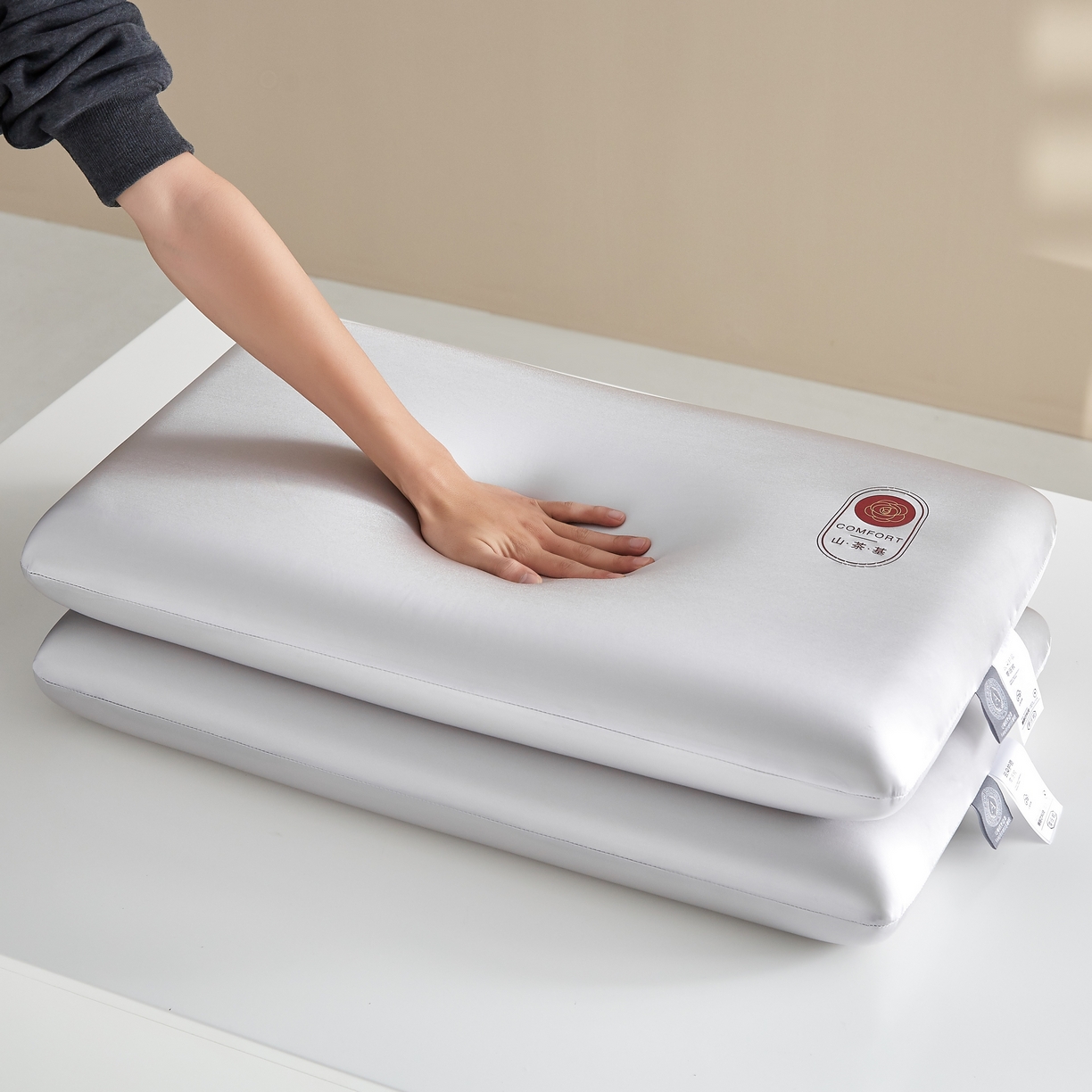 91家纺网 家纺一手货源 找家纺 织布人 2026新款记忆枕夏季凉感A类云柔水光枕零压力慢回弹记忆枕头枕芯 凉感丝A类云柔水光记忆枕-银灰