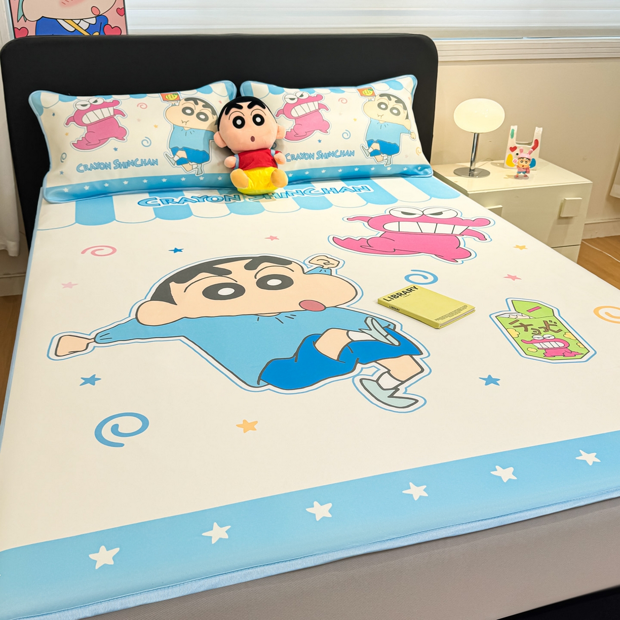 91家纺网 家纺一手货源 找家纺 博雅 2026蜡笔小新正版授权小冰皮大版印花凉席床笠款 大版-鳄鱼山小新