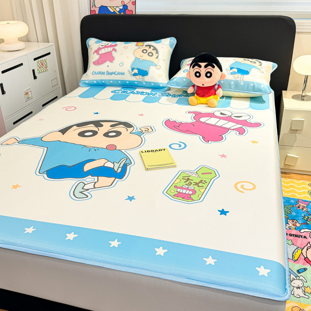 91家纺网 家纺一手货源 找家纺 博雅 2026蜡笔小新正版授权小冰皮大版印花凉席床笠款 大版-鳄鱼山小新