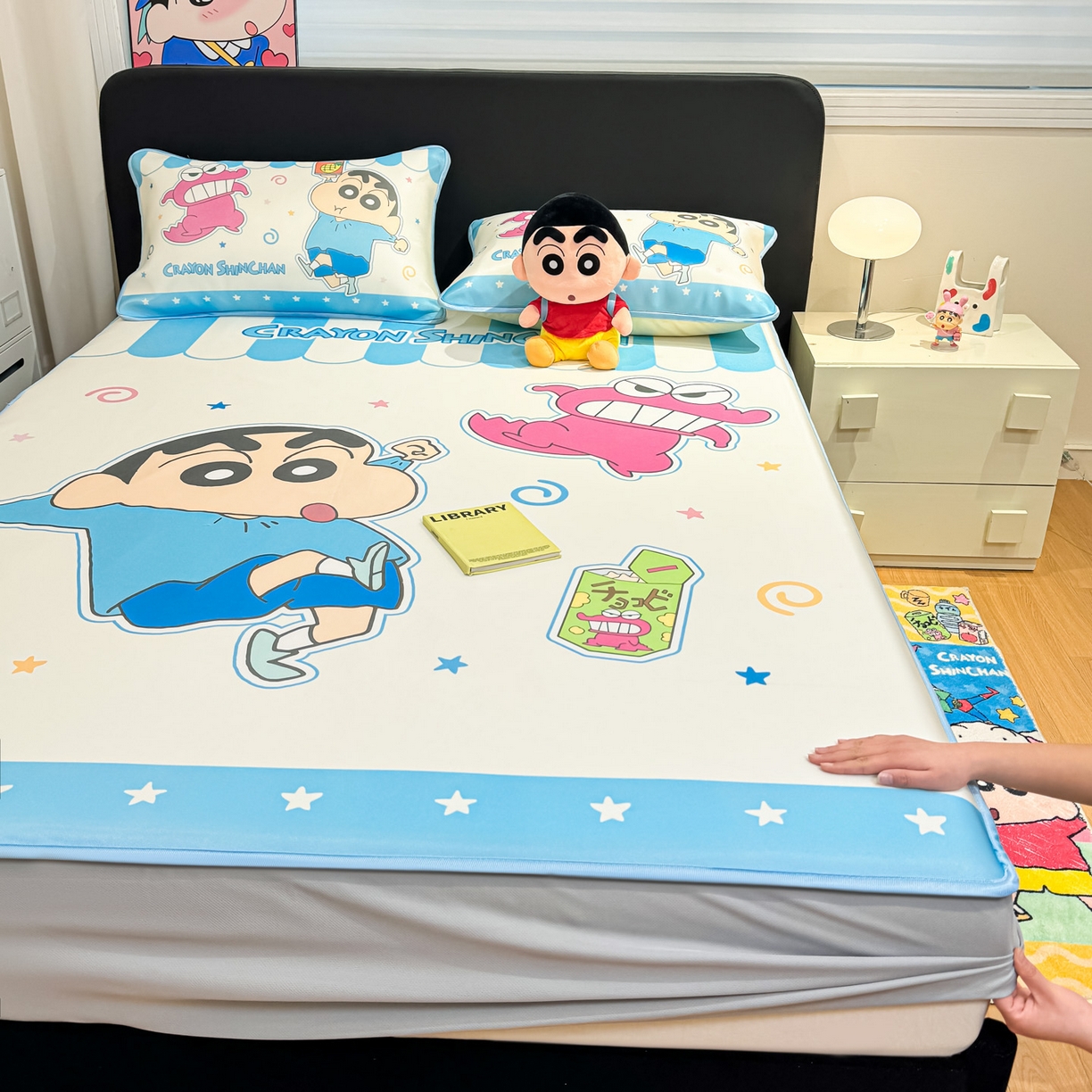 91家纺网 家纺一手货源 找家纺 博雅 2026蜡笔小新正版授权小冰皮大版印花凉席床笠款 大版-鳄鱼山小新