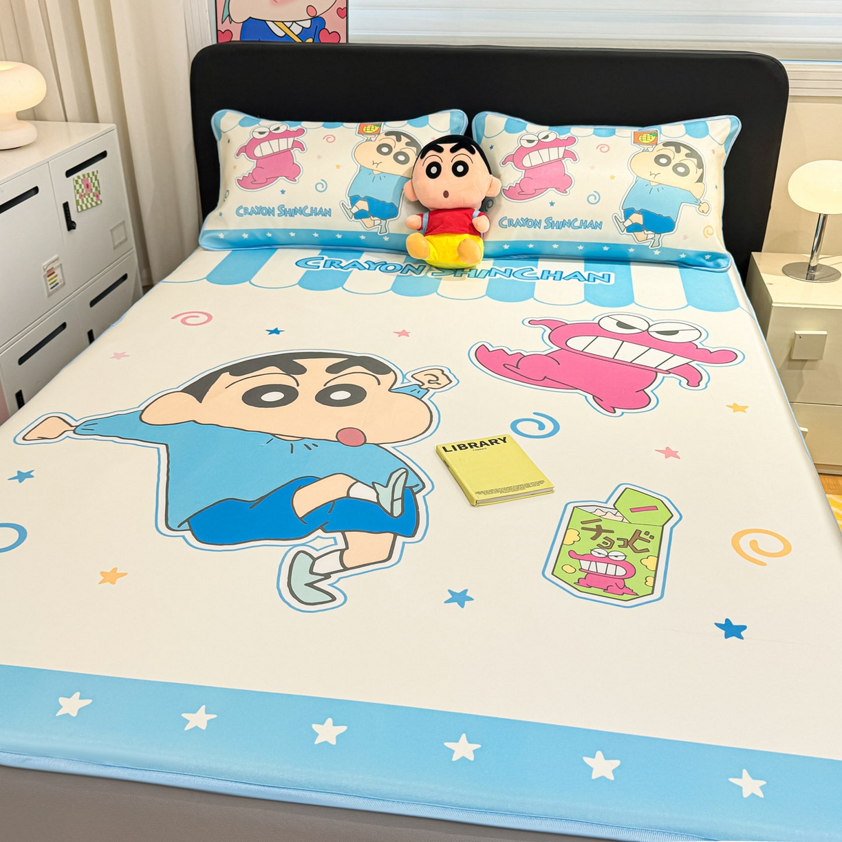 91家纺网 家纺一手货源 找家纺 博雅 2026蜡笔小新正版授权小冰皮大版印花凉席床笠款 大版-鳄鱼山小新