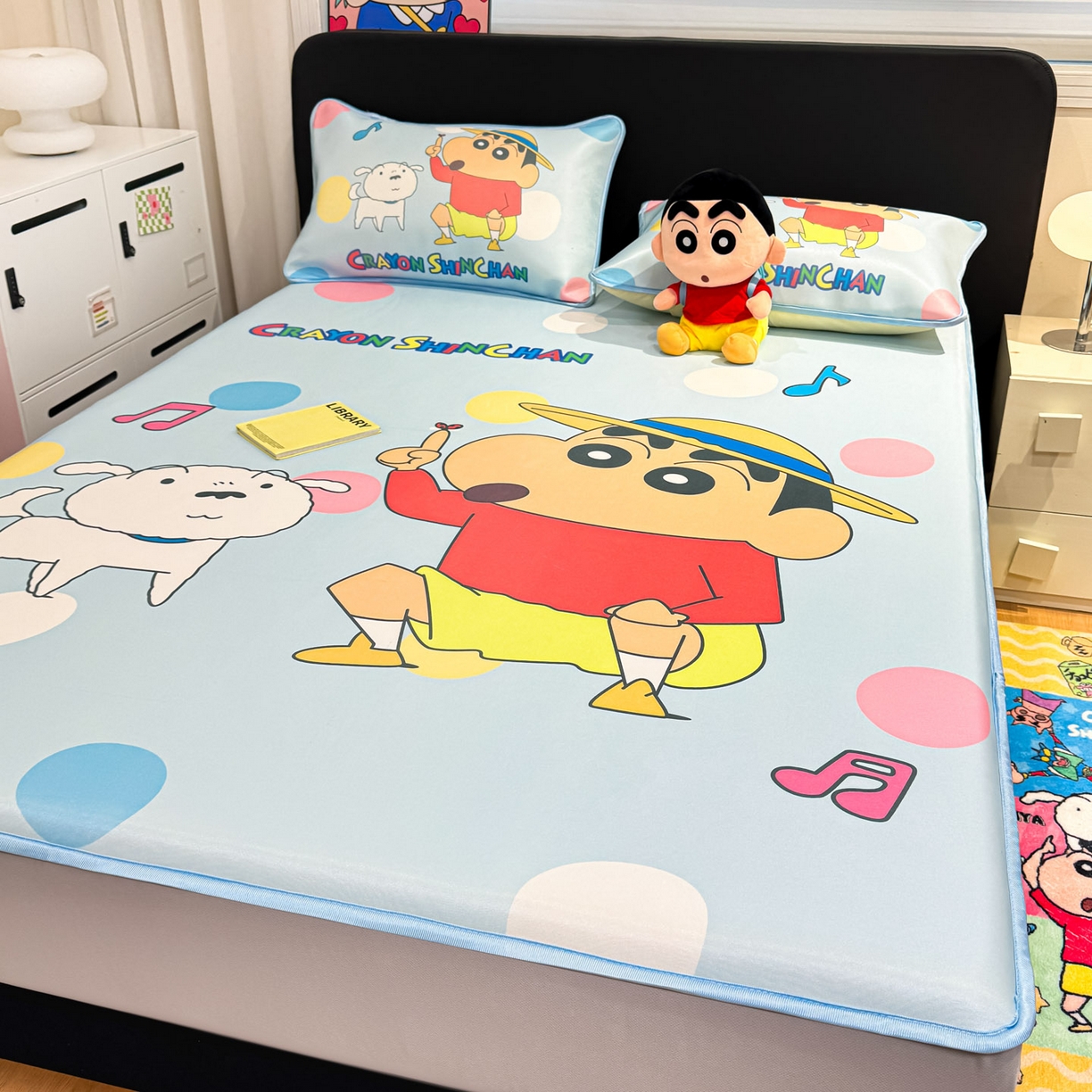 91家纺网 家纺一手货源 找家纺 博雅 2026蜡笔小新正版授权小冰皮大版印花凉席床笠款 大版-蓝色小新