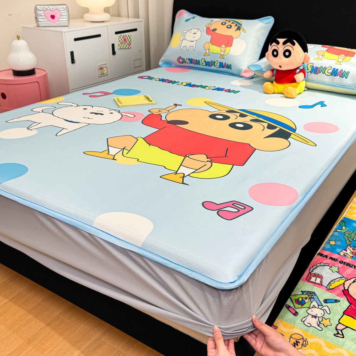 91家纺网 家纺一手货源 找家纺 博雅 2026蜡笔小新正版授权小冰皮大版印花凉席床笠款 大版-蓝色小新