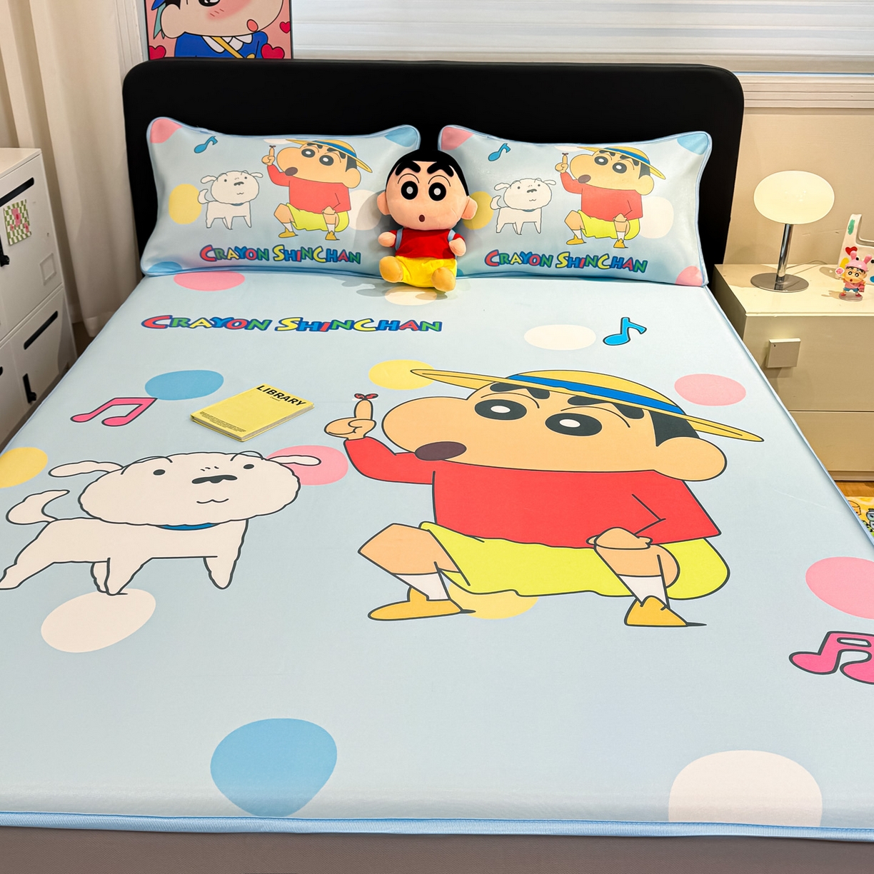 91家纺网 家纺一手货源 找家纺 博雅 2026蜡笔小新正版授权小冰皮大版印花凉席床笠款 大版-蓝色小新