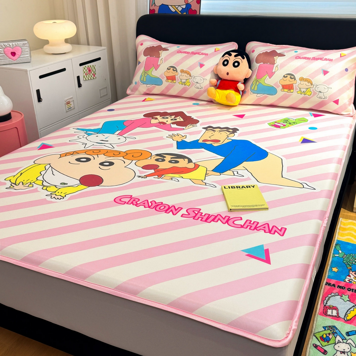 91家纺网 家纺一手货源 找家纺 博雅 2026蜡笔小新正版授权小冰皮大版印花凉席床笠款 大版-蜡笔小新家族