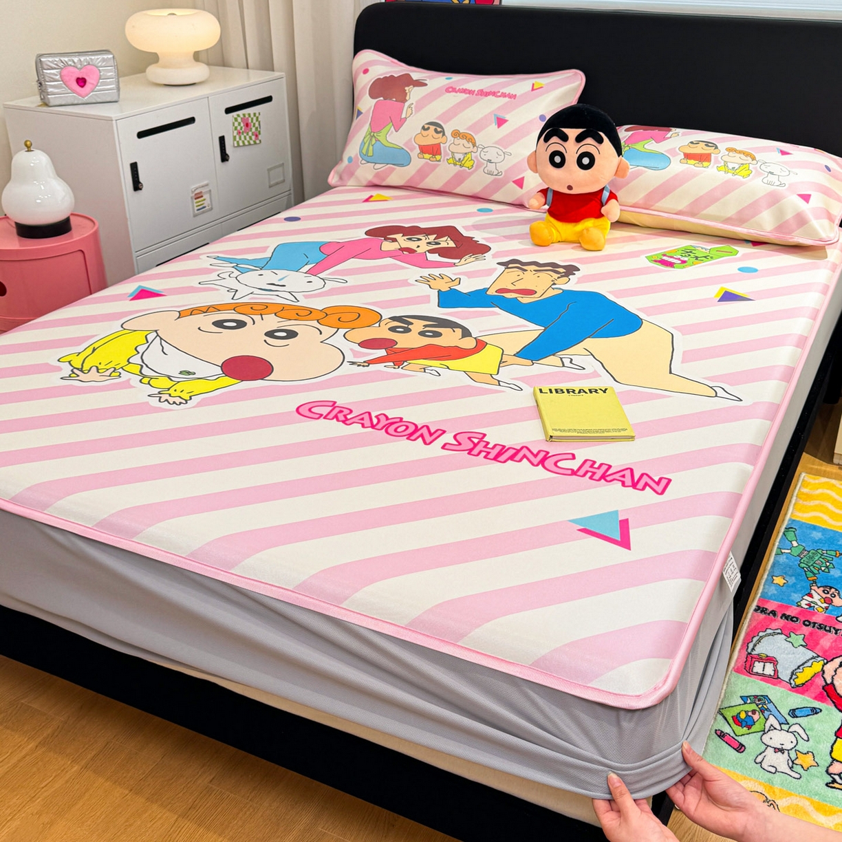 91家纺网 家纺一手货源 找家纺 博雅 2026蜡笔小新正版授权小冰皮大版印花凉席床笠款 大版-蜡笔小新家族