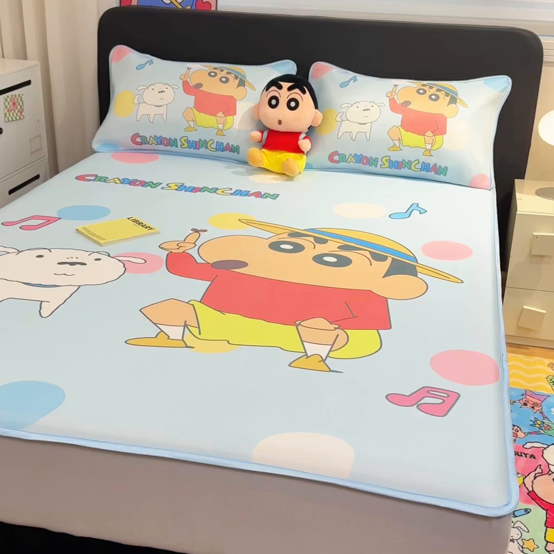 91家纺网 家纺一手货源 找家纺 博雅 2026蜡笔小新正版授权小冰皮大版印花凉席床笠款 大版-蓝色小新