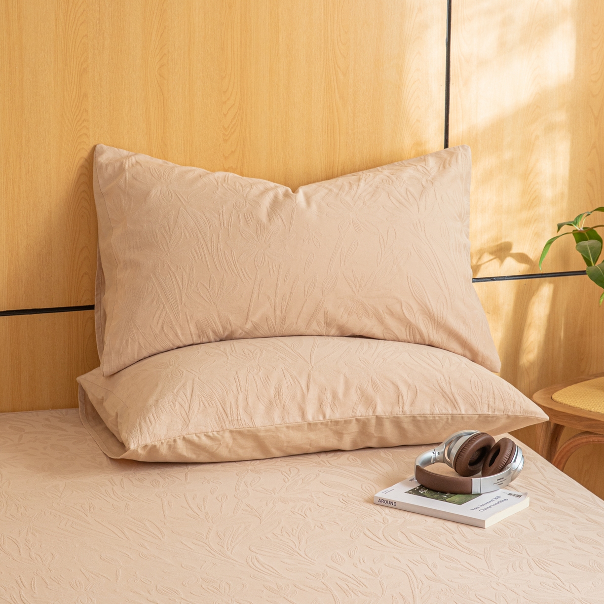 91家纺网 家纺一手货源 找家纺 眠博士 2026新款60水洗立体提花枕套场景二 绵语-卡其