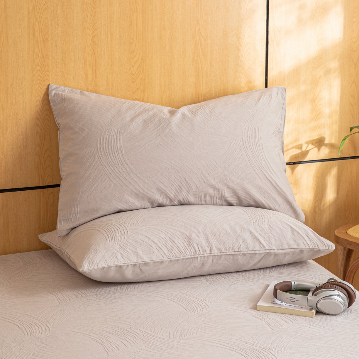 91家纺网 家纺一手货源 找家纺 眠博士 2026新款60水洗立体提花枕套场景二 月岛弥生-灰