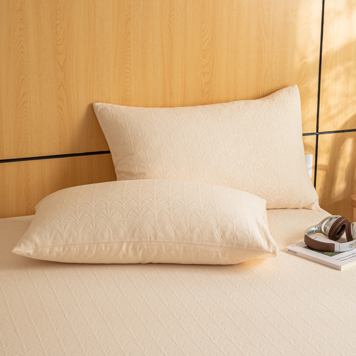 91家纺网 家纺一手货源 找家纺 眠博士 2026新款60水洗立体提花枕套场景二 杏影-奶白