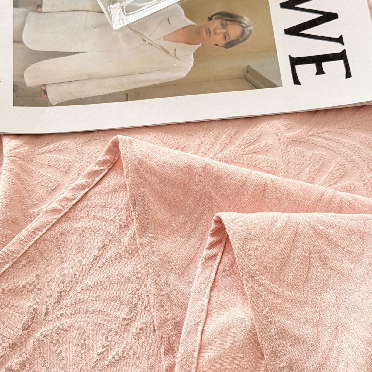 91家纺网 家纺一手货源 找家纺 眠博士 2026新款60水洗立体提花枕套场景二 杏影-粉