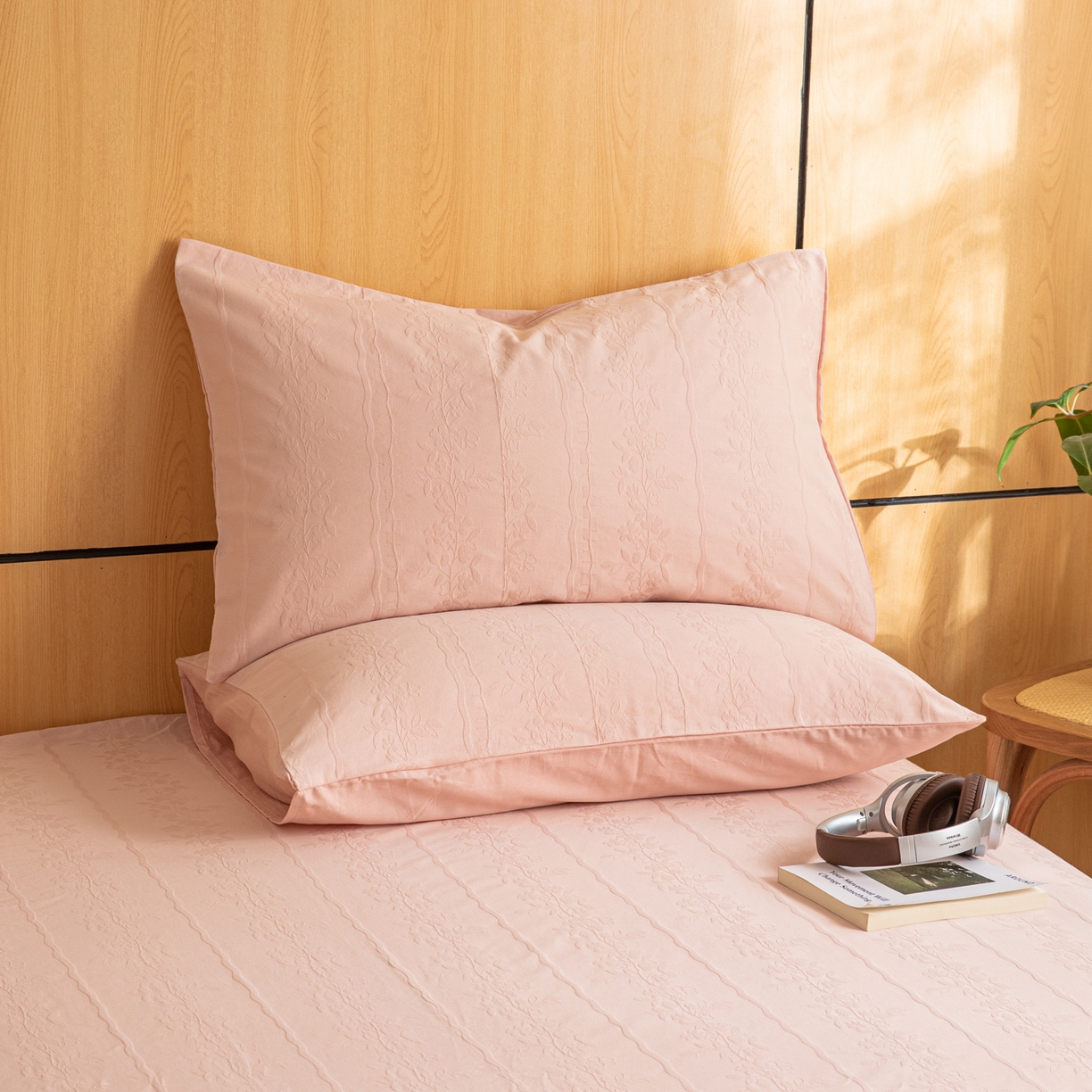 91家纺网 家纺一手货源 找家纺 眠博士 2026新款50支长绒棉毛巾绣四件套 50支长绒棉套件-粉桃犬仔