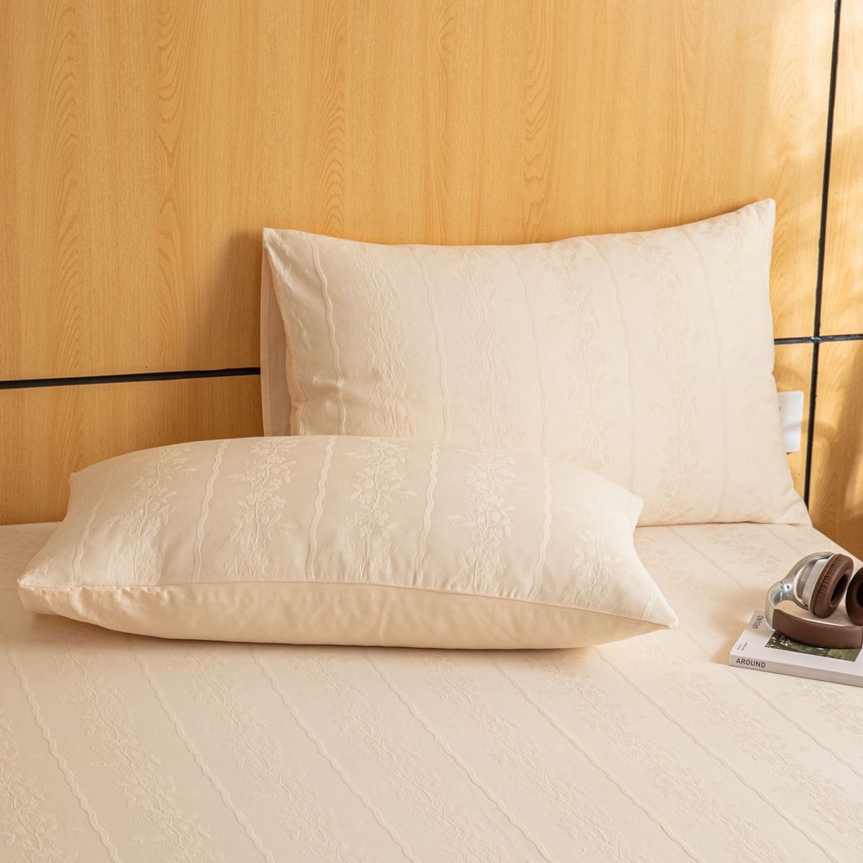 91家纺网 家纺一手货源 找家纺 眠博士 2026新款60水洗立体提花枕套场景二 花间梦-奶白